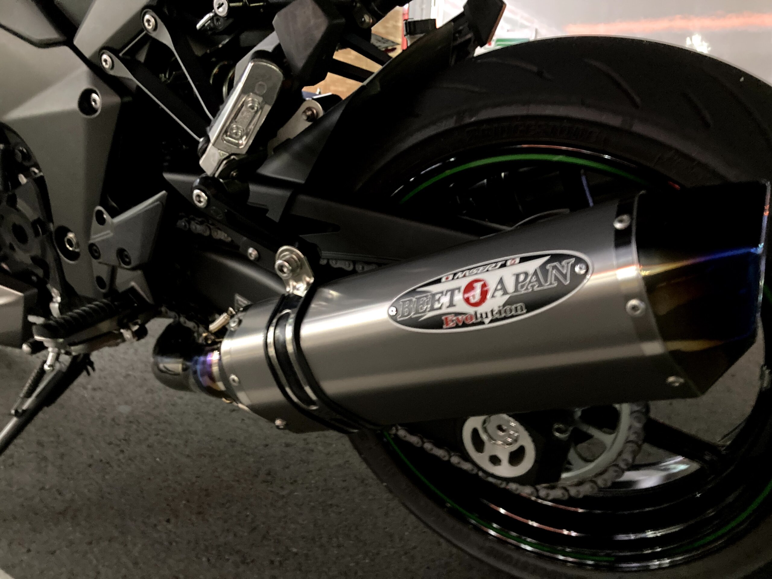 Ninja1000sxにフルエキマフラーInstall | だまんバイクマガジン