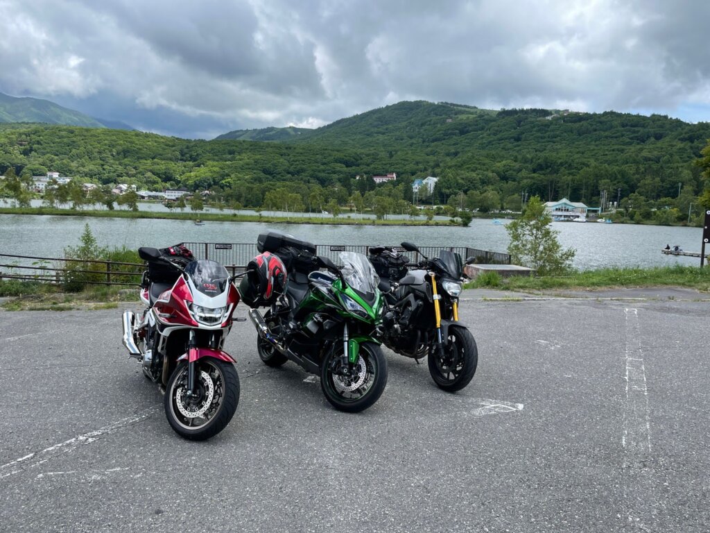 白樺湖とバイク